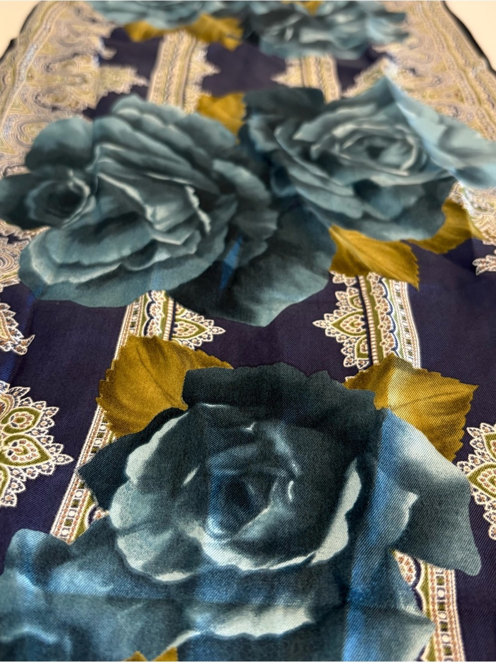 100% Silk Oscar De La Renta Blue Floral Scarf - Picture 2 of 2